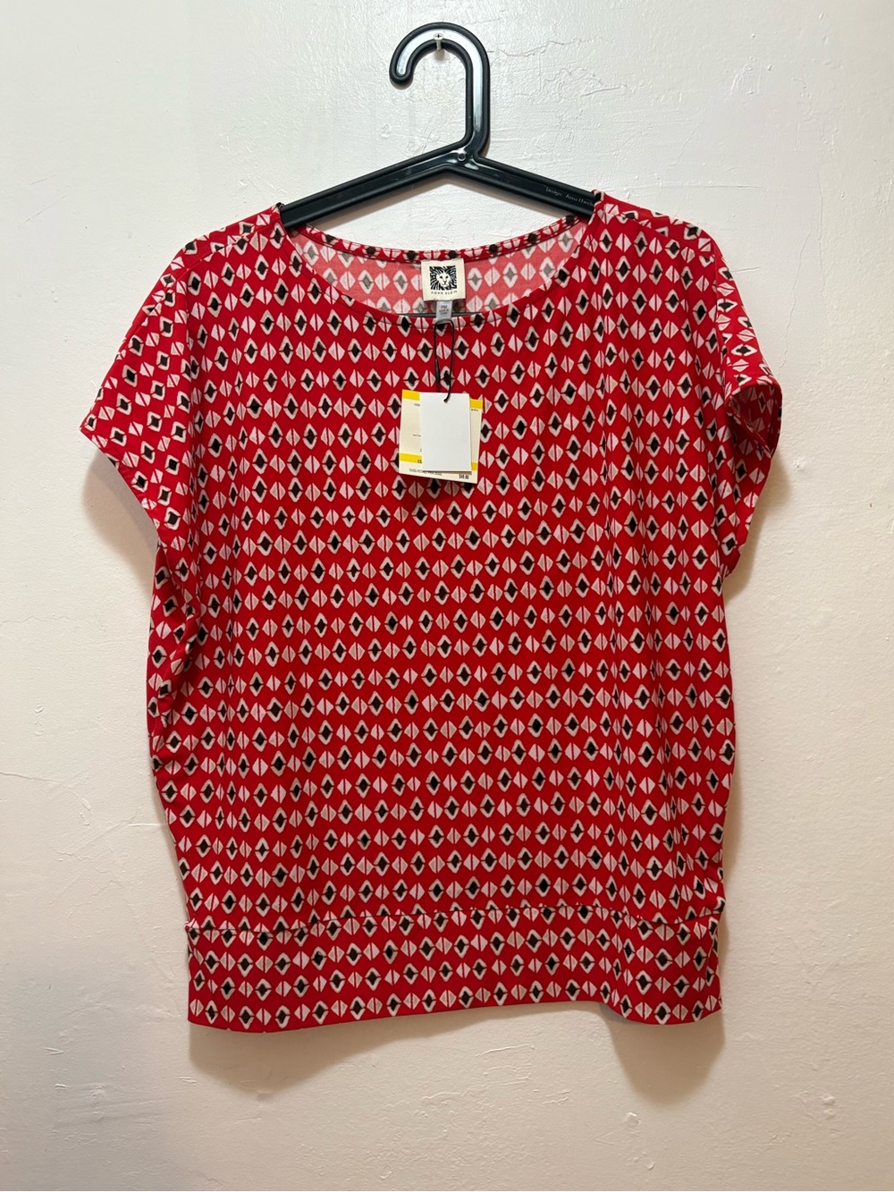 ANNE KLEIN Red Geometric Print Short Sleeve Top